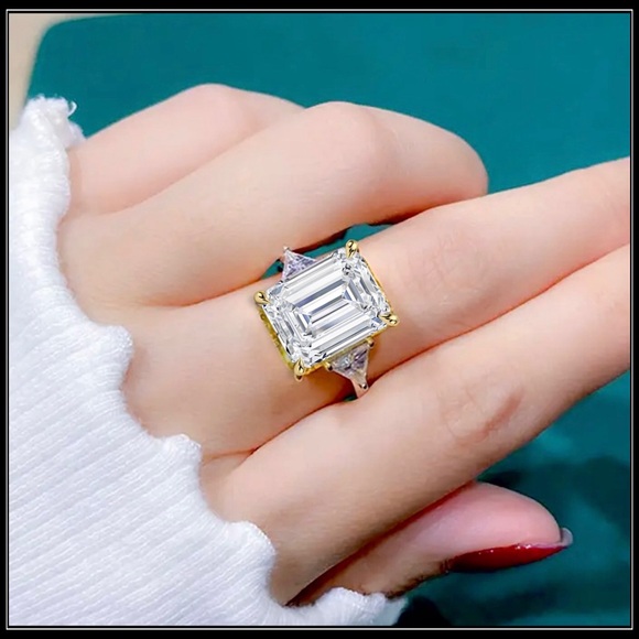 925 SUPER SQUARE CUT 9ct BAGUETTE EMERALD SIMULATED DIAMOND CLEAR RING - Picture 4 of 5